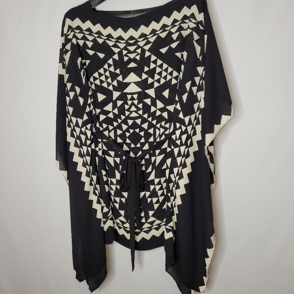 BCBGMaxAzria Tribal Print Kaftan Black and White - Picture 7 of 14